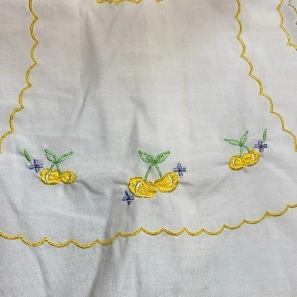 ⭐️Vintage 80s Mayfair Embroidered Cherries Bib